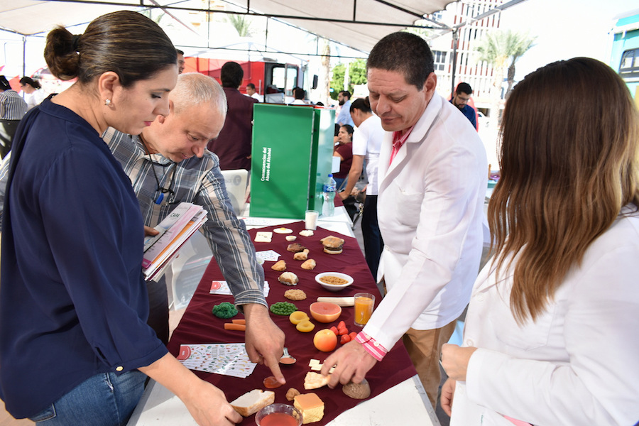 Exhorta Isssteson evitar excederse en las comidas