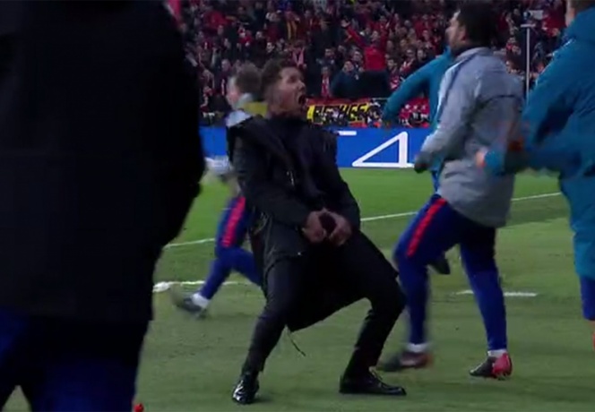 Simeone festeja con seña obscena gol del Atlético