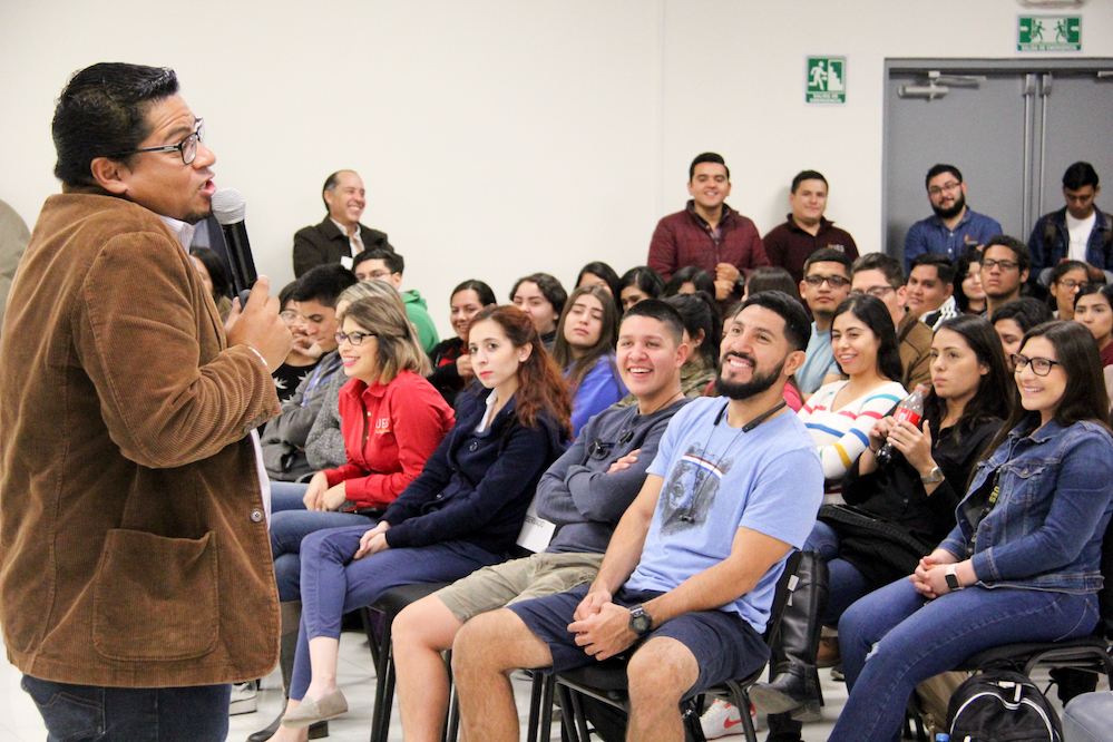 Capacitan sobre educación vial a estudiantes de UES