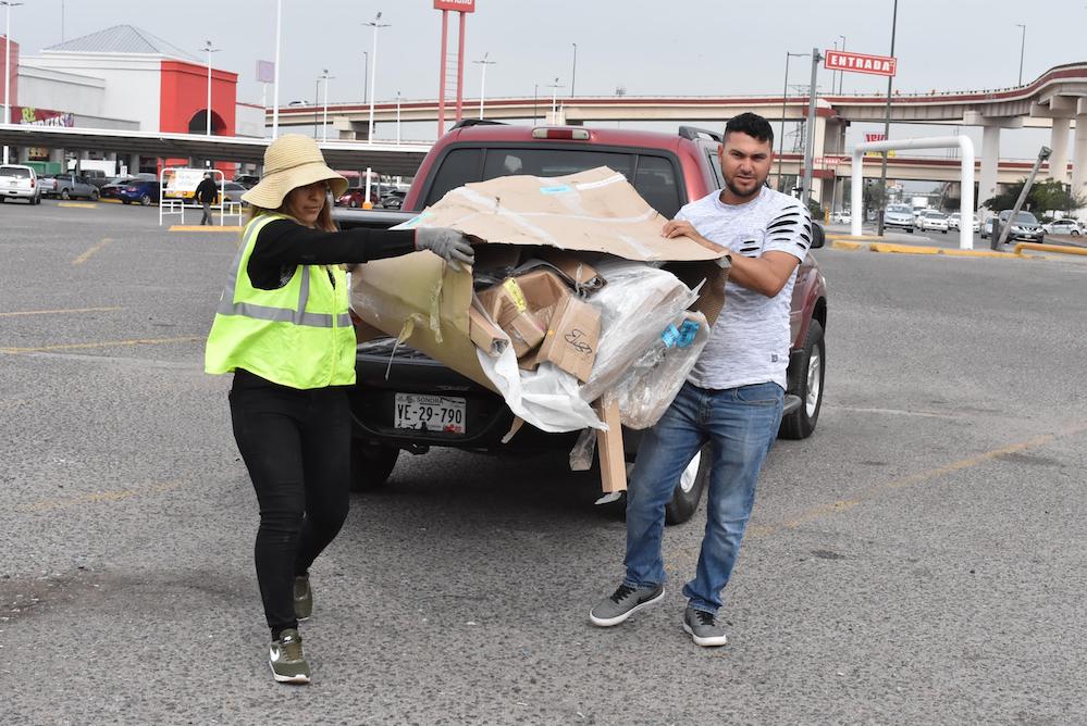Llega a familia en situación difícil la ayuda de la gente en el Sábado del Tilichero Llega a familia en situación difícil la ayuda de la gente en el Sábado del Tilichero