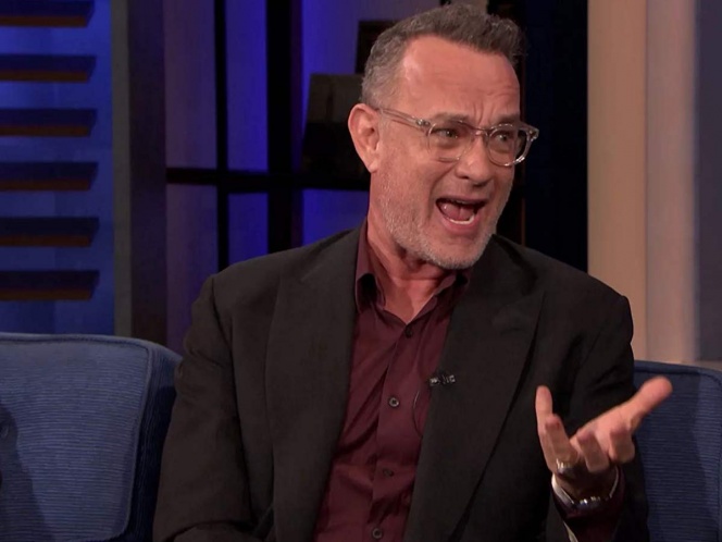 Tom Hanks cumple deseo de fan y le canta en un restaurante