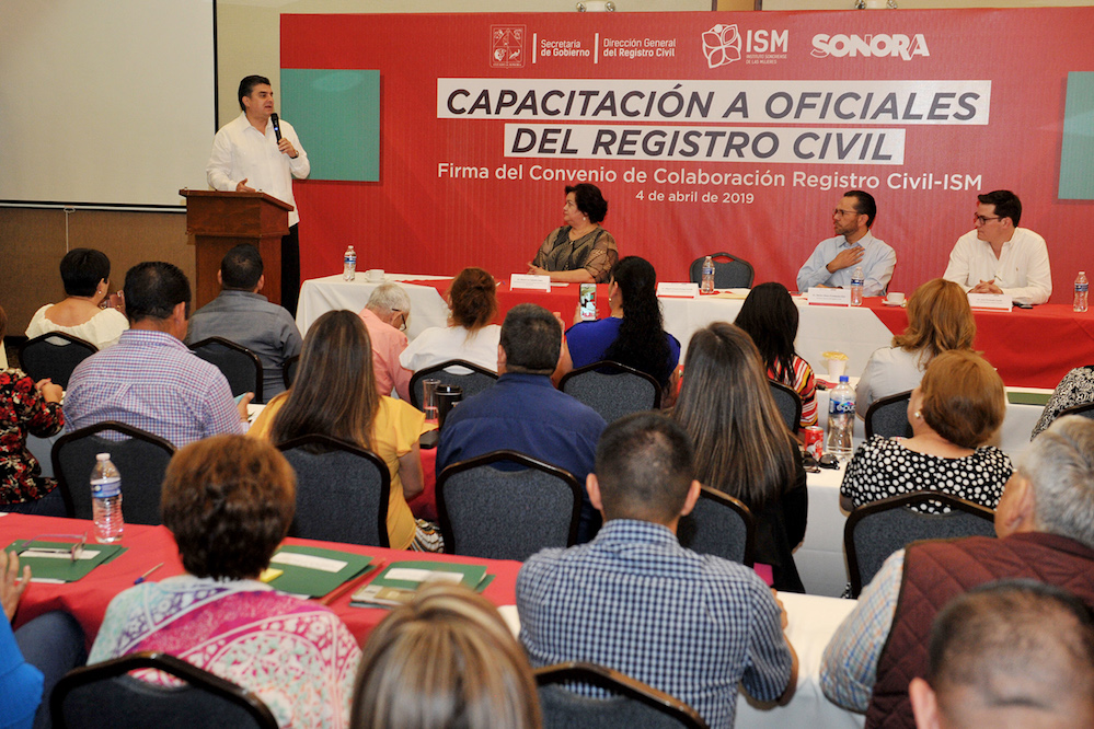 Capacita ISM a oficiales del Registro Civil