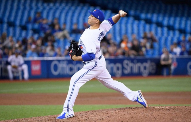 Buen relevo de Javy Guerra en tropiezo de los Azulejos