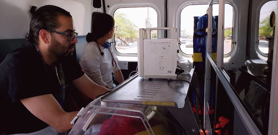 Realiza Salud Sonora traslado aéreo a bebé prematuro