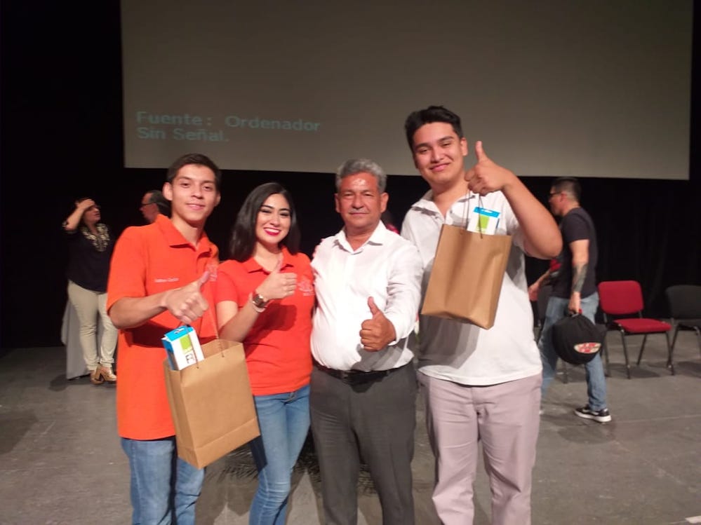 Destacan alumnos de Cobach en Encuentro de Jóvenes con la Historia