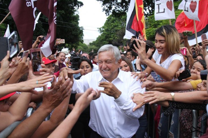 AMLO sigue sólido en apoyo ciudadano… pero no sus políticas