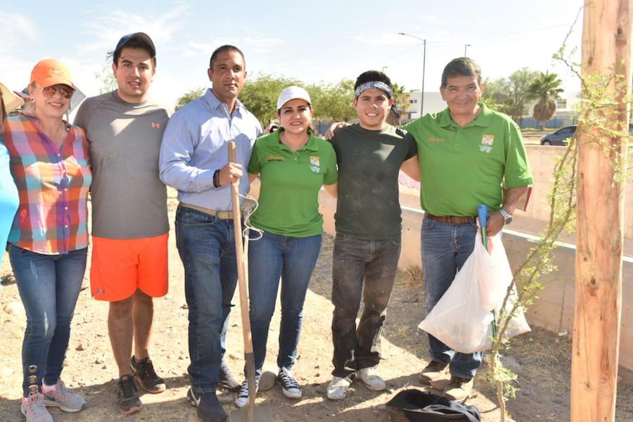 Colabora alcaldesa CLC con la forestación del bulevar Quiroga