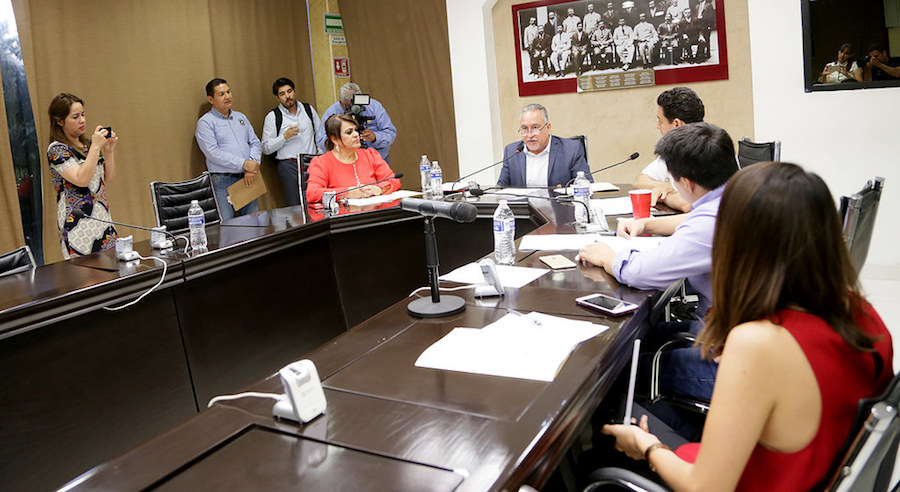 Ofrece Comisión por procedimiento audiencia a alcalde de Bácum