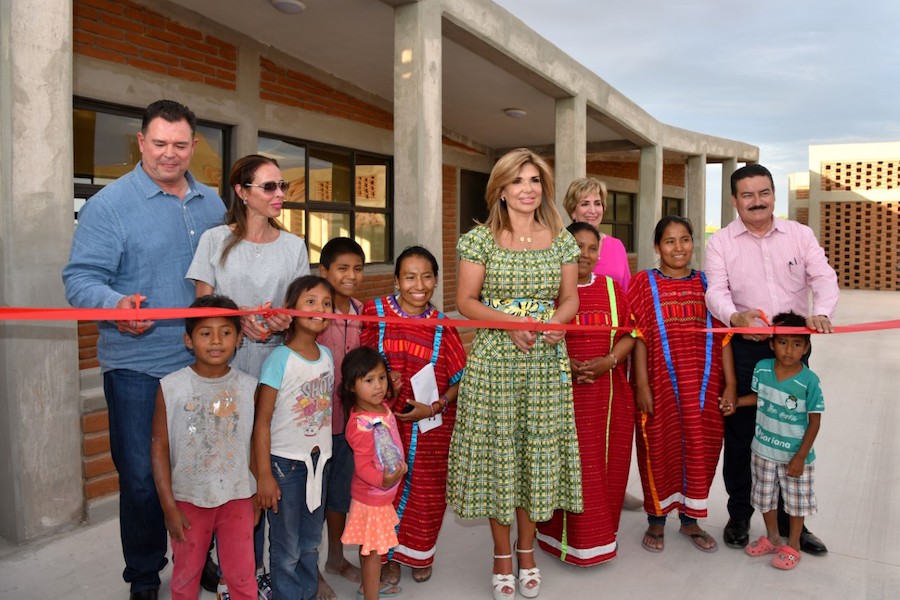 Entrega Gobernadora Pavlovich Villas del Papa Francisco para niñez migrante