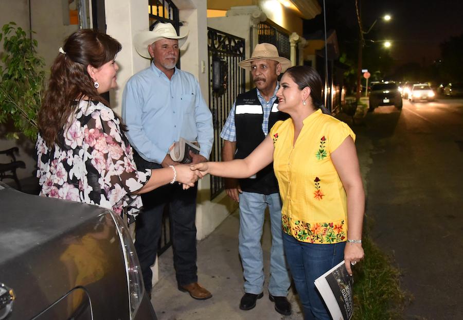 Dialoga alcaldesa Celida López con vecinos de la colonia Apolo