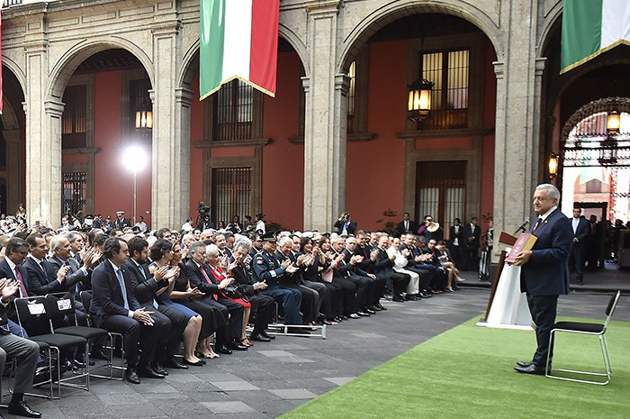 Aplausómetro 45 veces en un primer “tercer informe” Aplausómetro 45 veces en un primer “tercer informe”