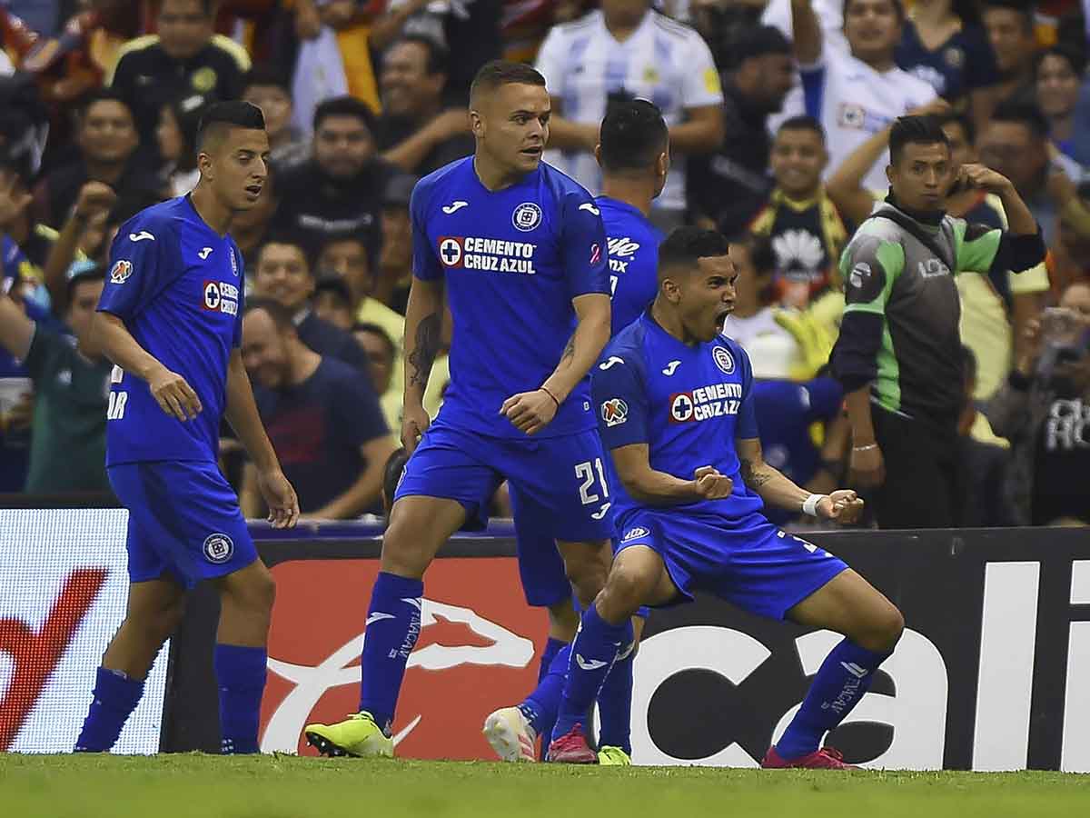 Cruz Azul arrolla al América y sueña con liguilla