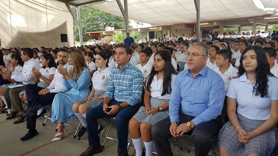 Acude diputado Montes Piña a entrega de reconocimientos de las ganadoras del programa «Tú y yo somos el cambio»
