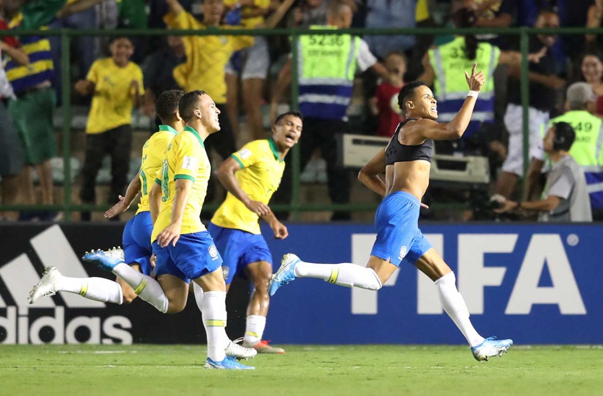 Brasil consigue hazaña y va contra México en la final