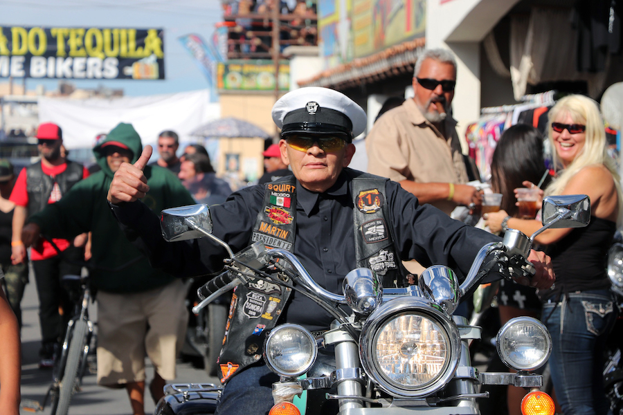 Disfrutan miles de motociclistas de Puerto Peñasco