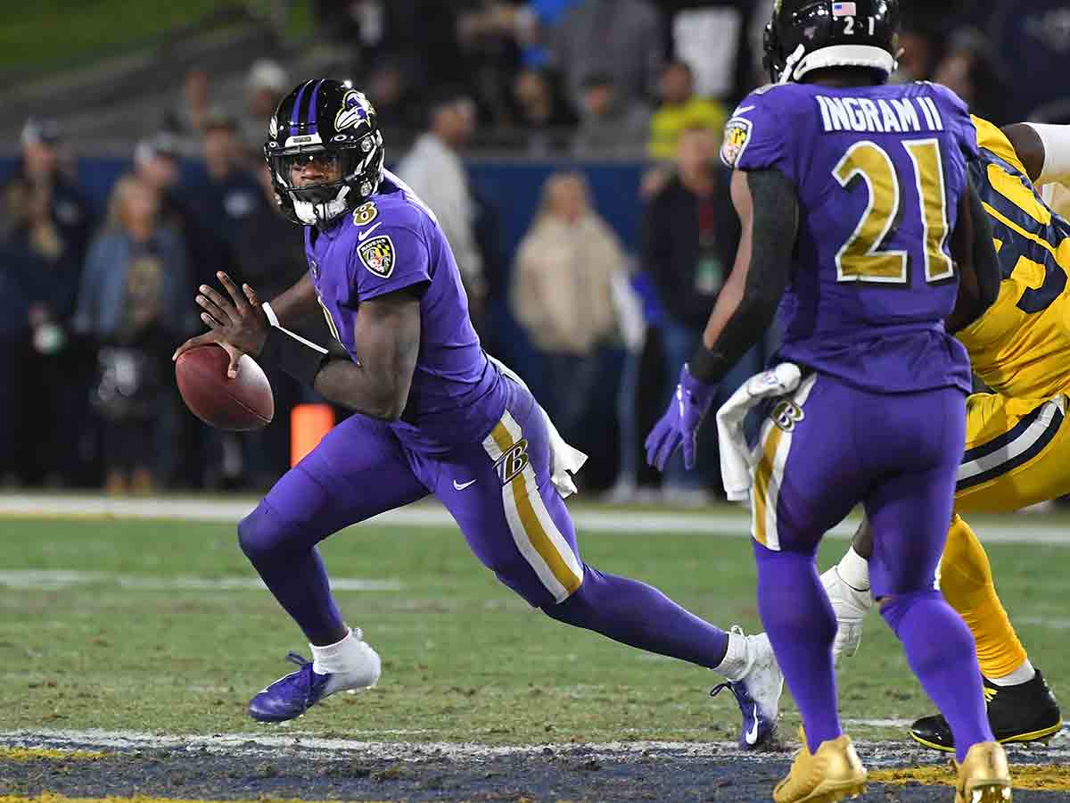 Jackson y los Cuervos apalean a Carneros
