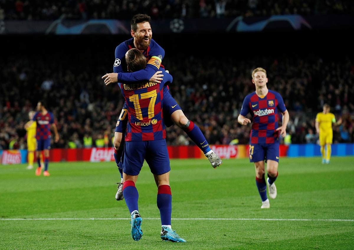Messi guía al Barcelona a octavos de la Champions