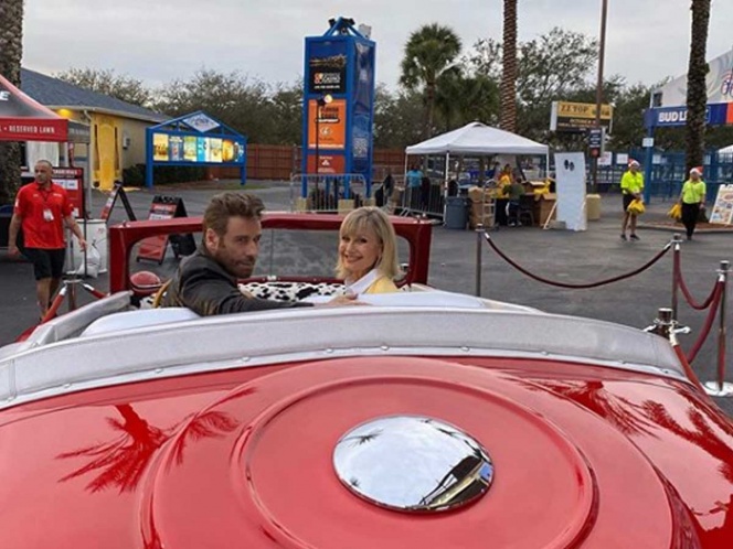 Travolta y Olivia Newton reviven a personajes de Grease 41 años después