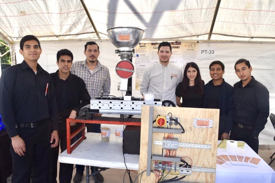 Estudiantes de UES presentan prototipos de mecatrónica a empresarios del sur de Sonora Estudiantes de UES presentan prototipos de mecatrónica a empresarios del sur de Sonora
