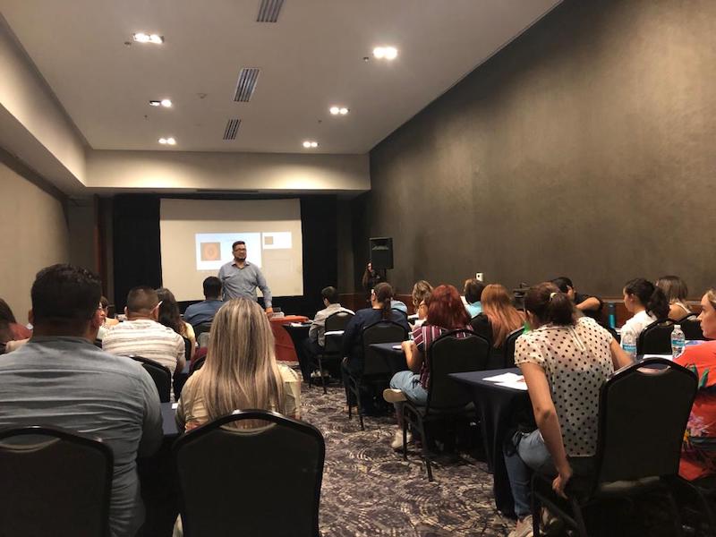Capacita SEC a docentes de Inglés