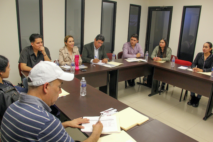 Emprendedores se capacitan y desarrollan en UES Emprendedores se capacitan y desarrollan en UES