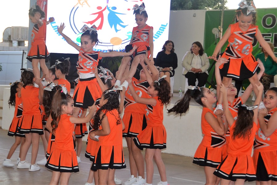 Participan alumnos de primaria en IV Olimpiada Deportiva y Cultural