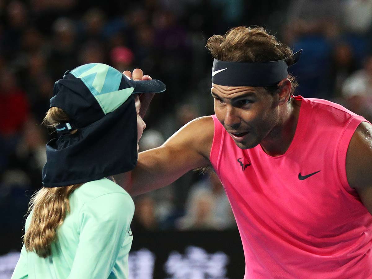 Nadal se asustó tras dar pelotazo en la cabeza a recogepelotas