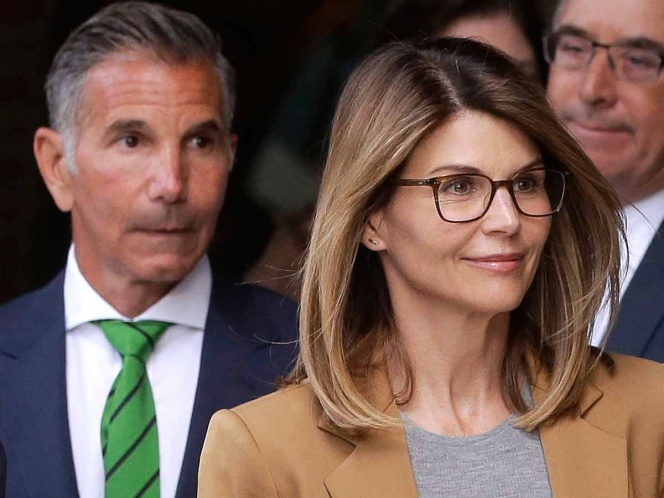 Lori Loughlin irá a juicio en octubre por caso de sobornos a universidades Lori Loughlin irá a juicio en octubre por caso de sobornos a universidades