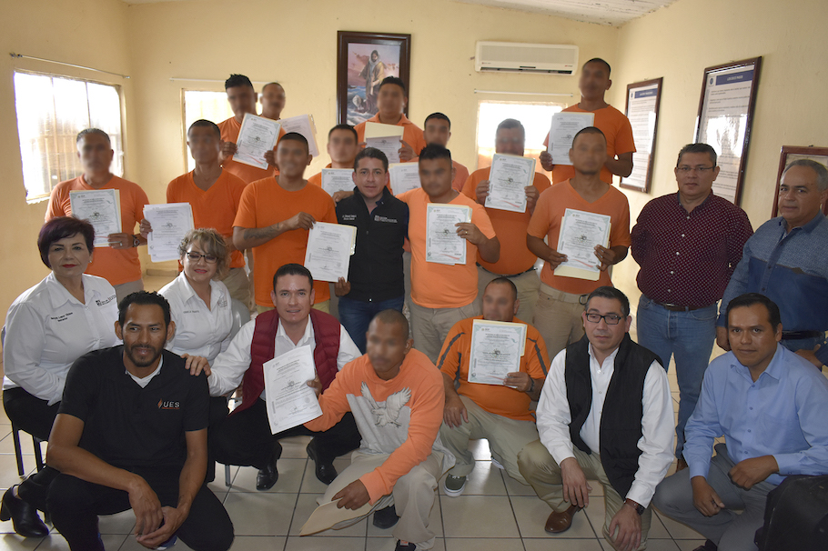 Becará Icatson a las personas del Cereso Navojoa próximas a recuperar su libertad