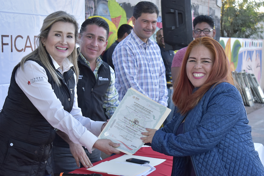 Se gradúan de Icatson vecinos de la Colonia Real del Carmen