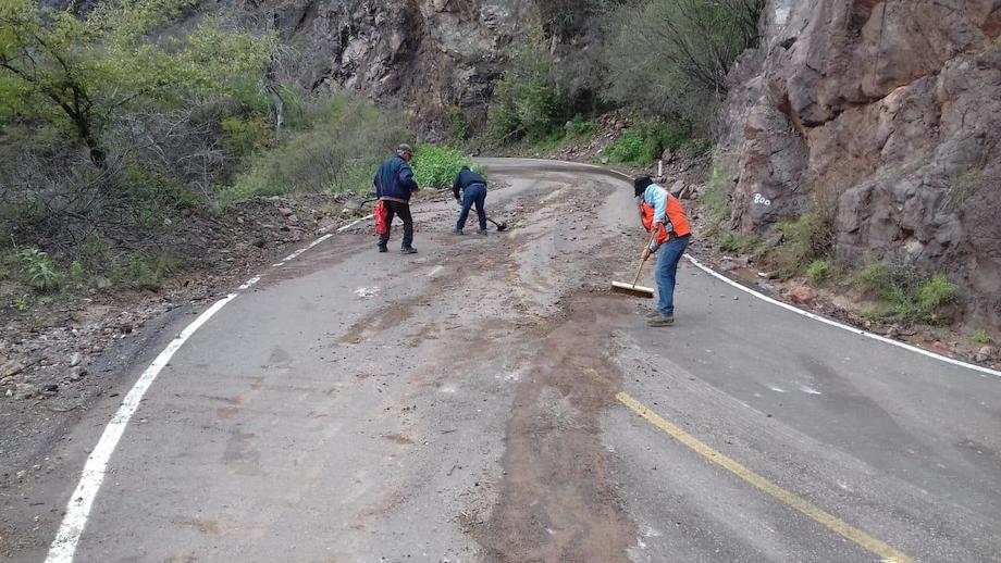Trabaja Junta de Caminos en rehabilitación de tramos carreteros tras las lluvias Trabaja Junta de Caminos en rehabilitación de tramos carreteros tras las lluvias