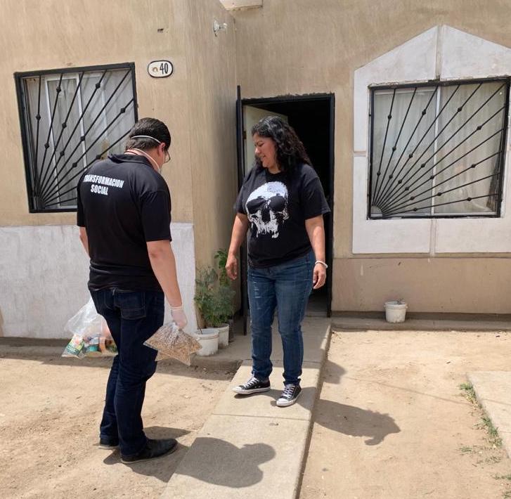 Llevan apoyos alimentarios a familias vulnerables de Hermosillo durante emergencia por coronavirus Llevan apoyos alimentarios a familias vulnerables de Hermosillo durante emergencia por coronavirus