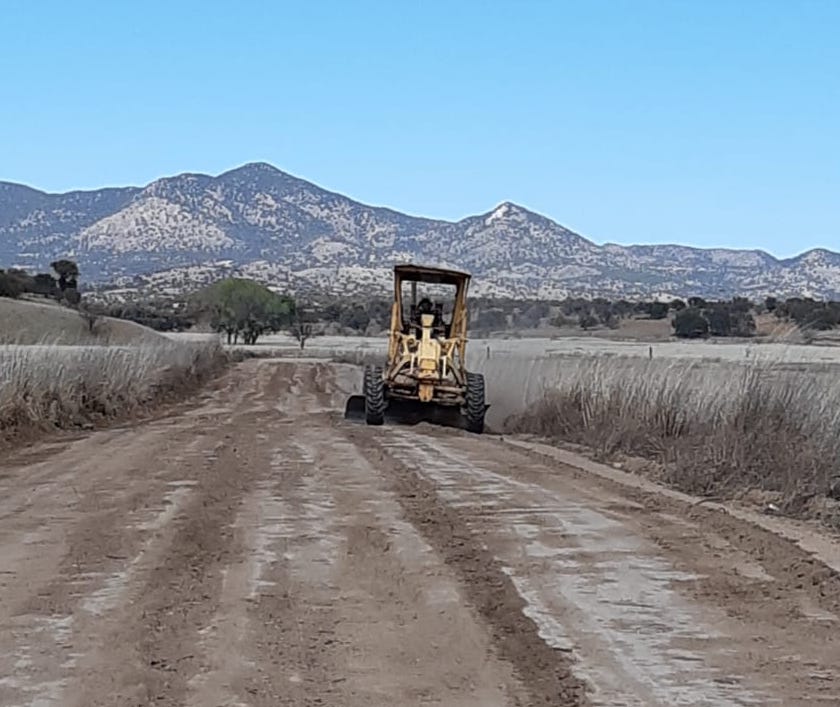 Mantiene Junta de Caminos labores de rehabilitación y bacheo en la red carretera estatal