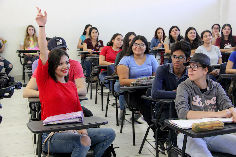 Continúa el proceso de admisión en UES