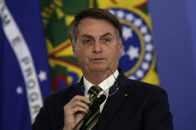 Bolsonaro asegura que futbolistas pueden vencer al coronavirus
