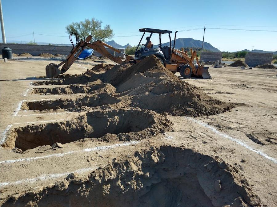 Preparan fosas en panteones por aumento de contagios