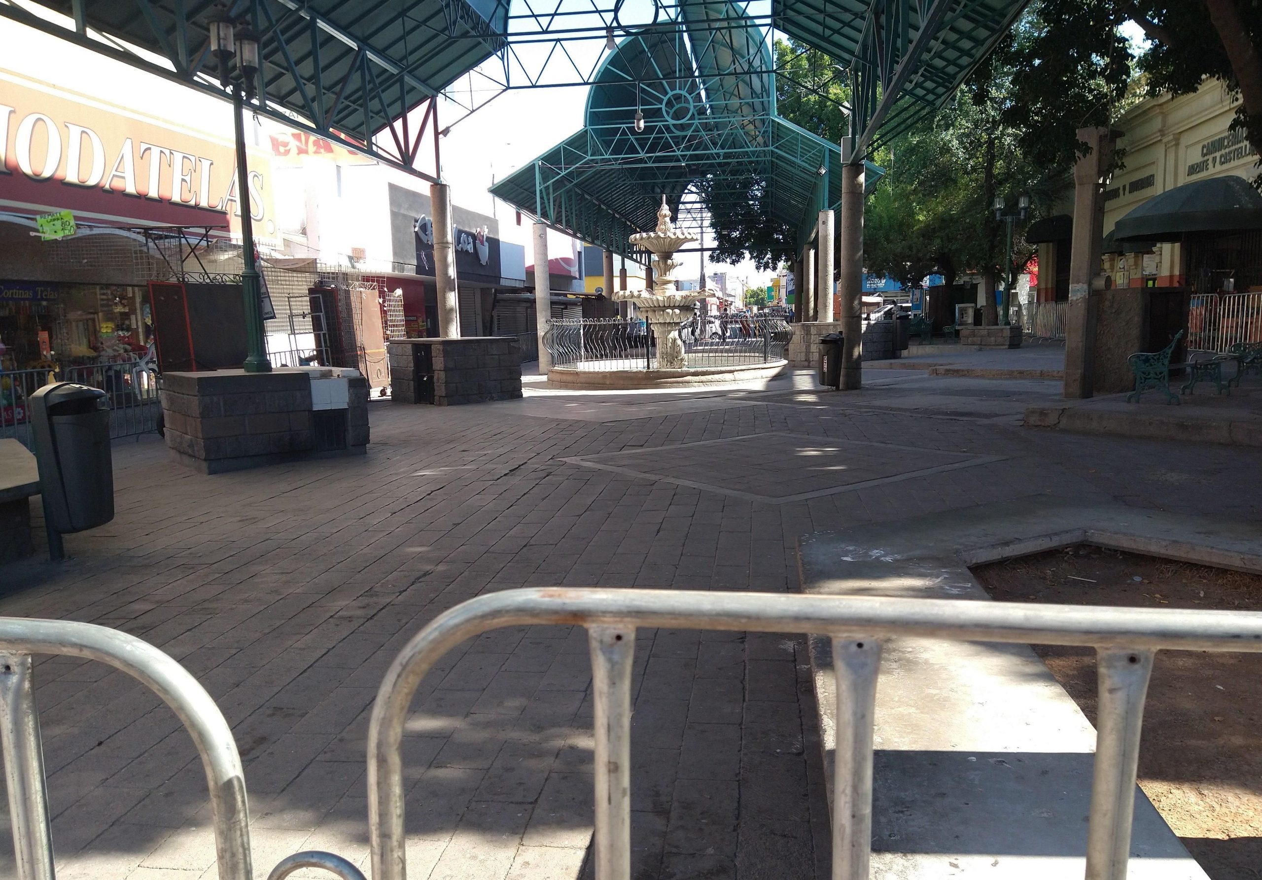 Cierran andador de Mercado Municipal como medida de prevención ante Covid-19