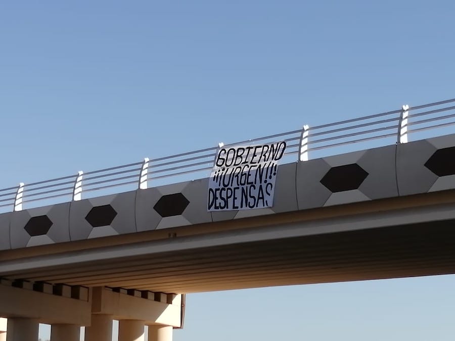 Coloca Movimiento Antorchista mantas en puentes peatonales de Hermosillo