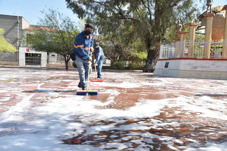 Realizan limpieza profunda en Plaza de Los Maestros en la colonia San Benito Realizan limpieza profunda en Plaza de Los Maestros en la colonia San Benito