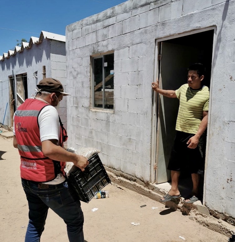 Llevan agrupación estadounidense y DIF Sonora apoyo alimentario a seris