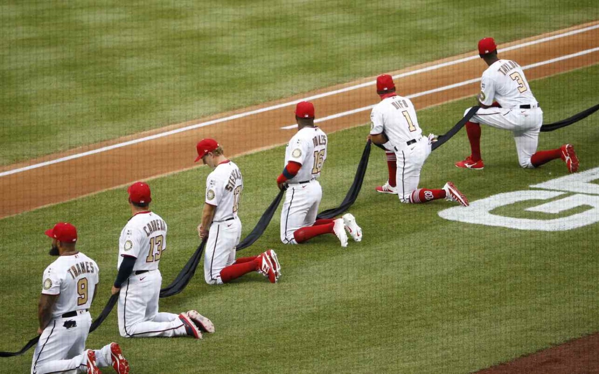 Nacionales y Yanquis se arrodillan antes del partido inaugural