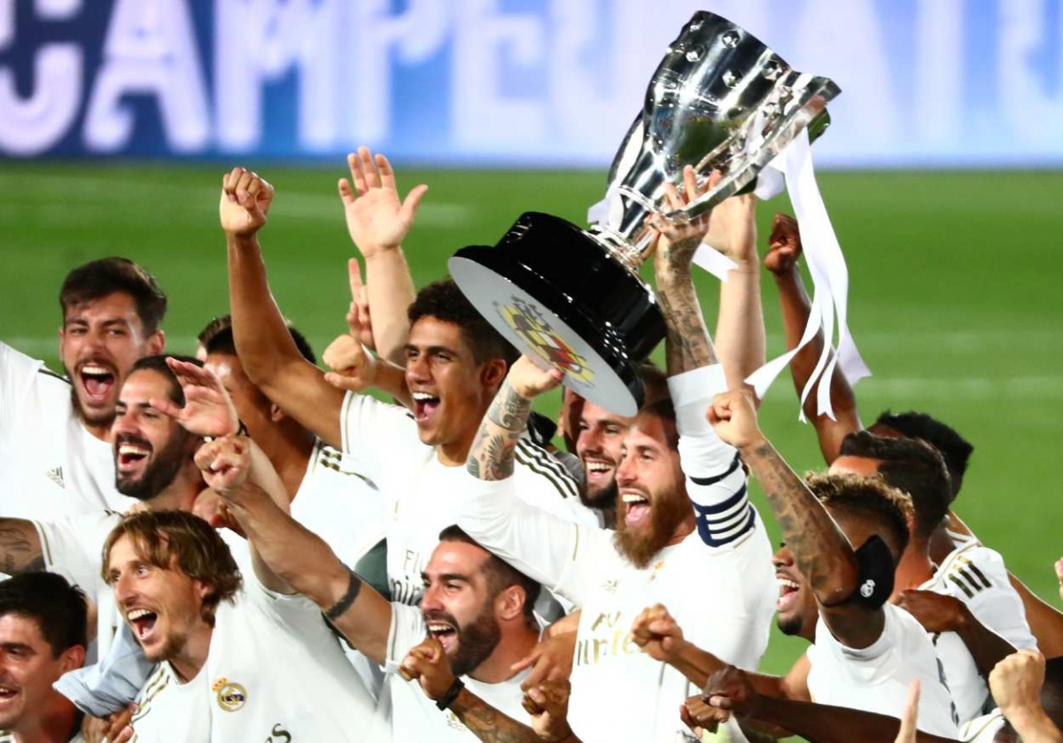 Real Madrid levanta el título de liga en España