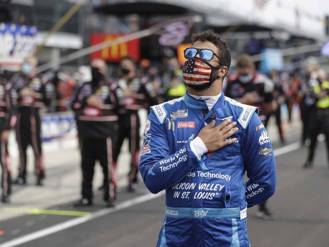 Trump critica a piloto afroamericano de NASCAR