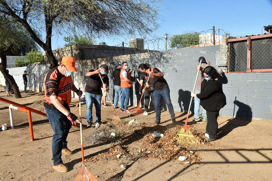 Transforman vecinos y servidores públicos municipales parque de la colonia Girasoles