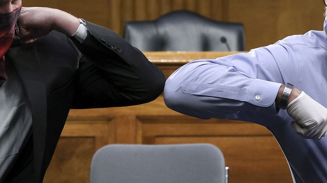 ¿Saludar o no saludar con el codo en la pandemia de COVID-19? Esto dice la OMS ¿Saludar o no saludar con el codo en la pandemia de COVID-19? Esto dice la OMS