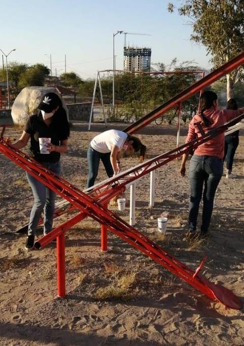 Transforman servidores públicos municipales un parque de la colonia Country Club Transforman servidores públicos municipales un parque de la colonia Country Club