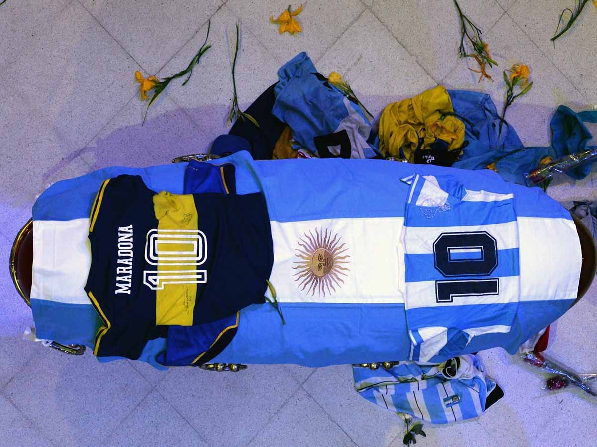 Multitudinario adiós a Maradona en la Casa Rosada