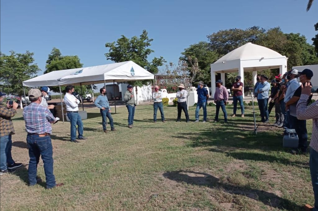 Apoya Sagarhpa a productores agrícolas en la compra de drones fumigadores