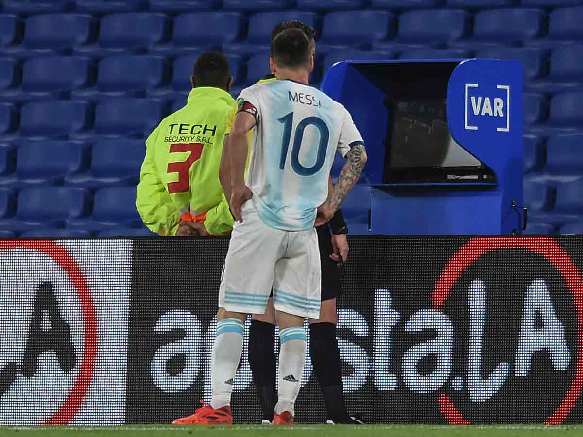 FIFA alista VAR simplificado y más ‘abordable’