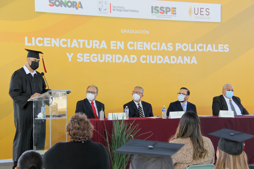 Egresa la primera generación de licenciados en Ciencia Policiales y Seguridad Ciudadana de UES-ISSPE Egresa la primera generación de licenciados en Ciencia Policiales y Seguridad Ciudadana de UES-ISSPE